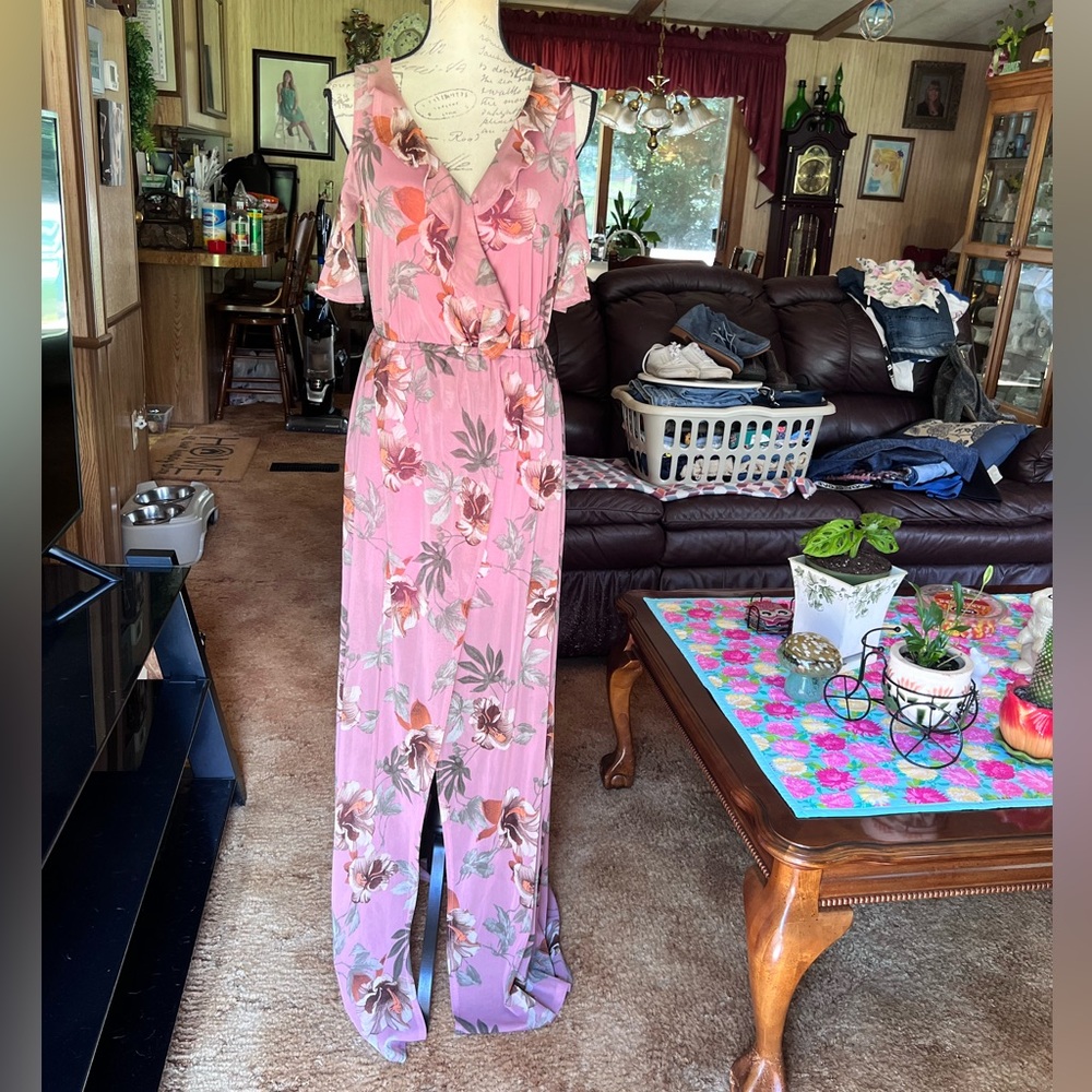 Woman’s beautiful Before You Collection long high low floral sheer long dress. - Picture 10 of 15